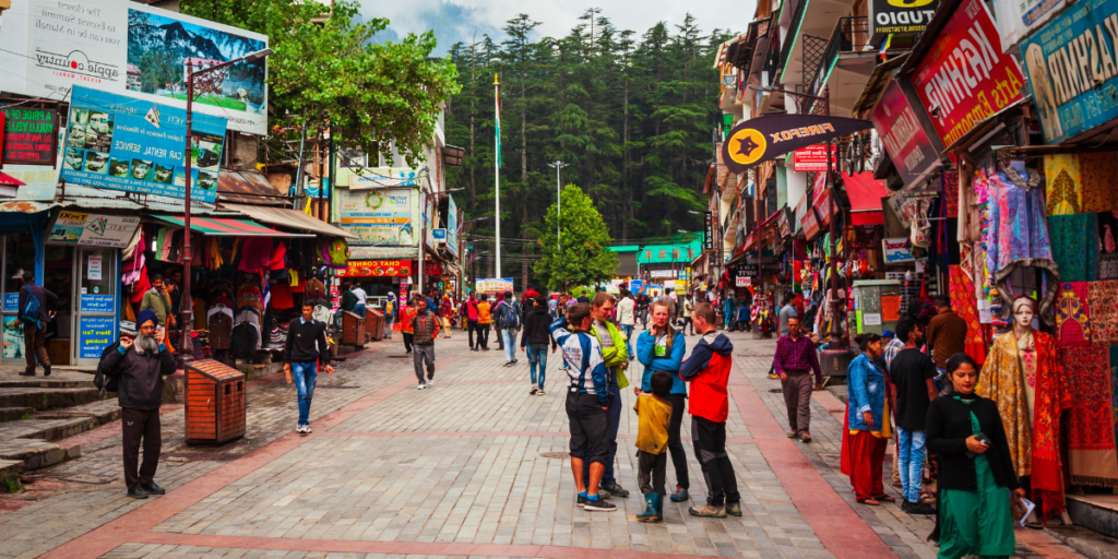 Mall Road, Manali - Top 7 places to visit in Manali